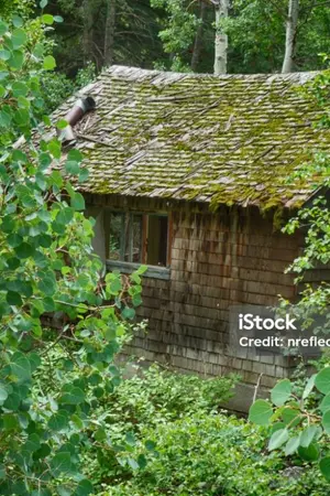 ปกนิยาย ผมชอบไปเที่ยวบ้านร้าง ( creepypasta )