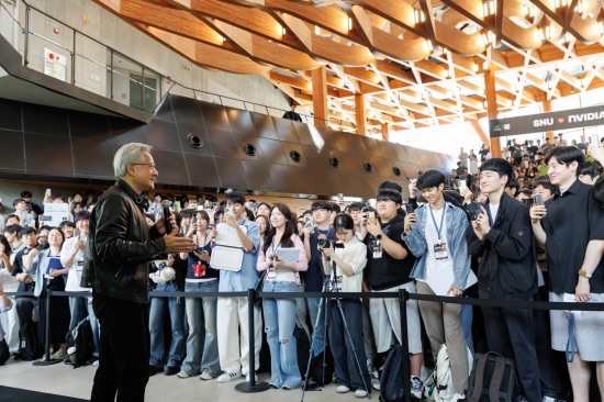 Jensen Huang ซีอีโอของ NVIDIA บริษัทเทคโนโลยีชั้นนำของโลก มาพบปะนักศึกษาโซลแด