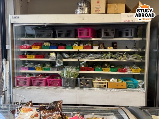โซนขายผัก & ผลไม้จากไทยภายในร้าน Nong Fern 