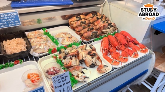 ร้าน Hayes Seafoods ร้านอาหารทะเลชื่อดังใน Kirkgate Market