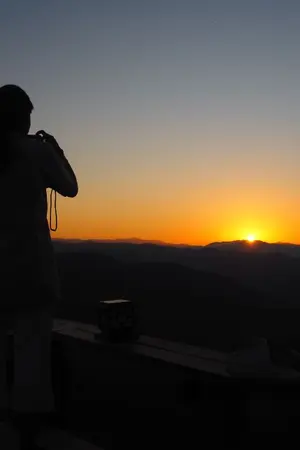 ปกนิยาย ความฝันไกลบ้าน กับชานชาลาที่เรียกว่า "ดอย"