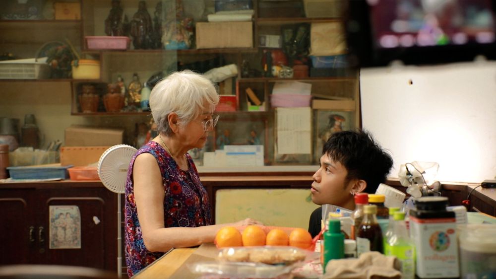 พี่พัฒน์ในขณะกำลังกำกับหนัง