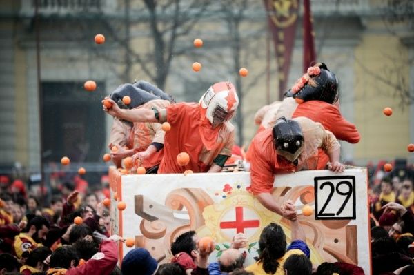 Photo Credit: turinitalyguide.com/ivrea-carnival-battle-oranges/