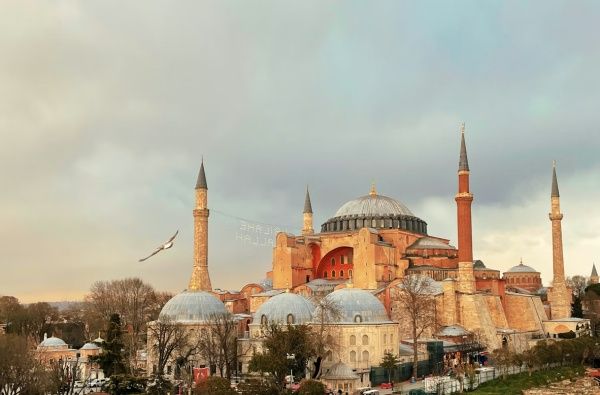 Photo by Engin Yapici on Unsplash.com