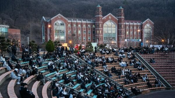 Photo Credit: 한국외국어대학교 (Hankuk University of Foreign Studies) (Facebook)
