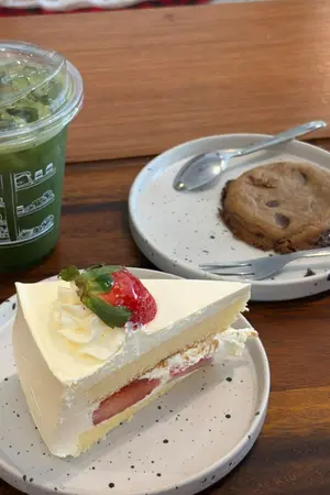 ปกนิยาย พื้นที่ระยะปลอดภัย