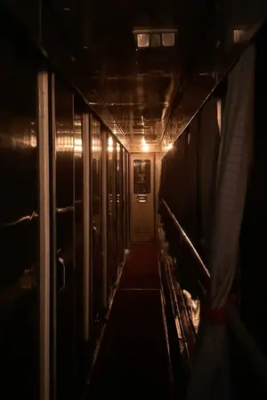 ปกนิยาย (️อ่านฟรีเรื่องสั้น) ตู้รถไฟ (20+ ต่างวัย)