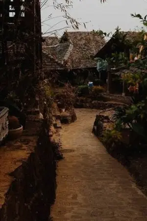 ปกนิยาย เนรเทศแล้วไงเจ้าคะ ข้าจะพาท่านอ๋องกินของอร่อย