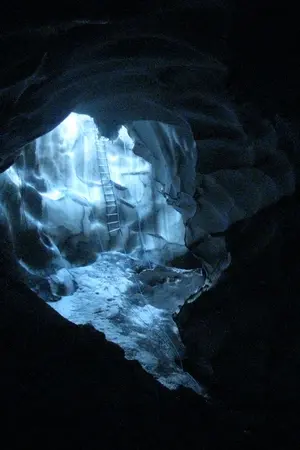 ปกนิยาย Beneath the Ice ใต้พสุธายะเยือก