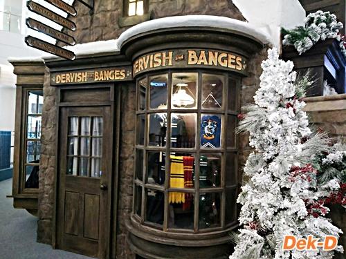 Review: 'Harry Potter: Christmas in The Wizarding World' เทียบของไทยกับอเมริกาแบบช็อตต่อช็อต Review: 'Harry Potter: Christmas in The Wizarding World' เทียบของไทยกับอเมริกาแบบช็อตต่อช็อต