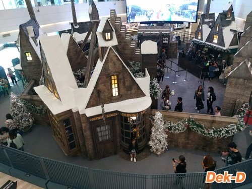 Review: 'Harry Potter: Christmas in The Wizarding World' เทียบของไทยกับอเมริกาแบบช็อตต่อช็อต Review: 'Harry Potter: Christmas in The Wizarding World' เทียบของไทยกับอเมริกาแบบช็อตต่อช็อต