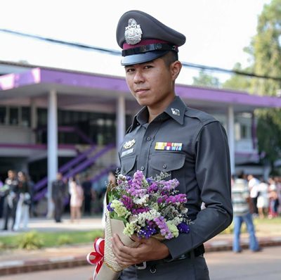 ‘อาร์ม’ ตำรวจหนุ่มจบใหม่ที่เป็นข่าวดัง หลังจับกุมชายที่ฆ่าพ่อตนเมื่อ 20 ปีก่อนสำเร็จ! ‘อาร์ม’ ตำรวจหนุ่มจบใหม่ที่เป็นข่าวดัง หลังจับกุมชายที่ฆ่าพ่อตนเมื่อ 20 ปีก่อนสำเร็จ!