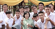 จดไว้เป็นไอเดีย! 7 สิ่งของธรรมดาที่ทำให้ “พานไหว้ครู” ดูเก๋เวอร์ในราคาประหยัด จดไว้เป็นไอเดีย! 7 สิ่งของธรรมดาที่ทำให้ “พานไหว้ครู” ดูเก๋เวอร์ในราคาประหยัด