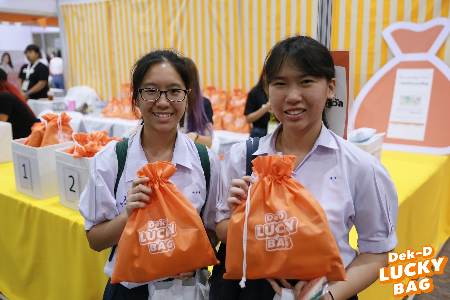 รวมภาพบรรยากาศความสนุกแบบจัดเต็ม!! กับบูธ Dek-D’s Lucky Bag รวมภาพบรรยากาศความสนุกแบบจัดเต็ม!! กับบูธ Dek-D’s Lucky Bag