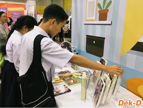 ชวนชม! ภาพบรรยากาศงาน Dek-D’s TCAS Fair ที่บูธ Writer จุดนัดพบของเหล่านักอ่าน-นักเขียนชาวเด็กดี! ชวนชม! ภาพบรรยากาศงาน Dek-D’s TCAS Fair ที่บูธ Writer จุดนัดพบของเหล่านักอ่าน-นักเขียนชาวเด็กดี!