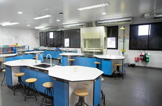 ห้องทดลองวิทยาศาสตร์ หลักสูตร A-Level ของ Bangkok Prep