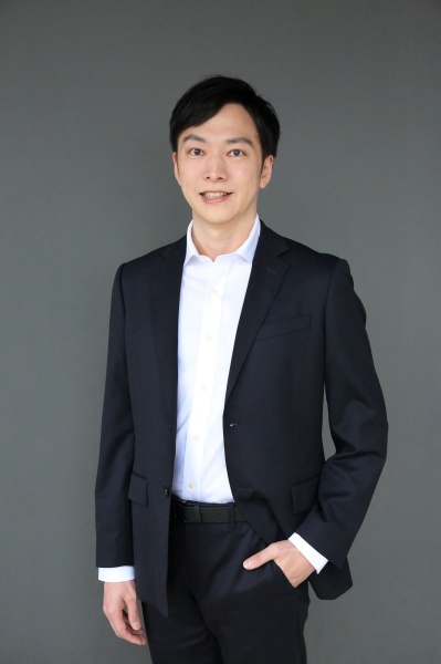 มร.โยชิทาเกะ วากากุวะ ประธานเจ้าหน้าที่บริหาร บริษัท ยูนิโคล่ (ประเทศไทย) จำกัด