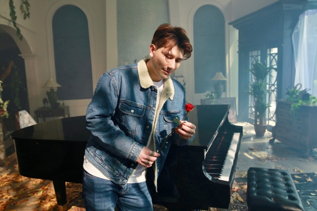 James Anthony ใน MV เพลง FOREVER James Anthony ใน MV เพลง FOREVER