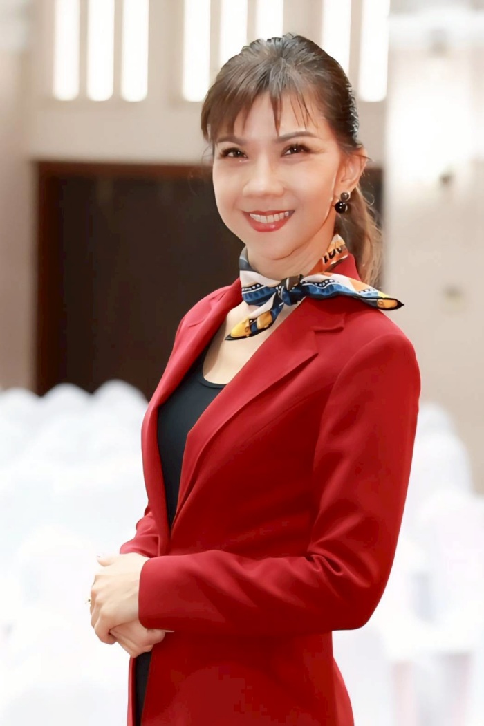 ปัญญาภรณ์ เชาวน์รัตน์ (กรรมการผู้จัดการ และผู้บริหาร สถาบันสอนภาษา Coaching English )