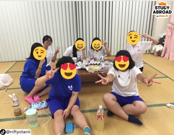 อยู่หอใน เป็นห้องรวมกัน6-8 คน คละทั้งปี1-ปี3เลย อยู่หอใน เป็นห้องรวมกัน6-8 คน คละทั้งปี1-ปี3เลย