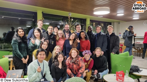 เพื่อนร่วมรุ่นที่คณะ