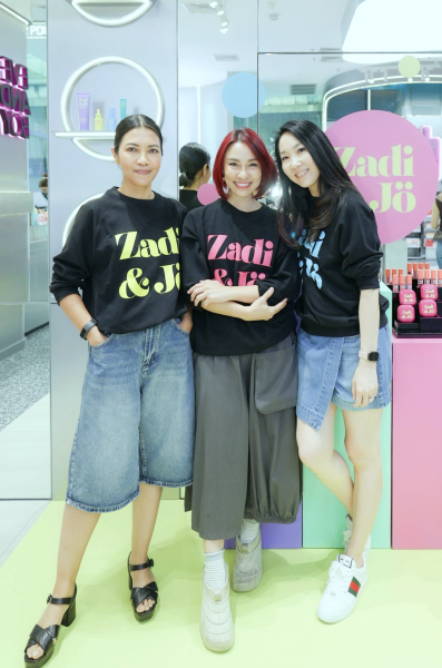 ทรงสมร ประธานฝ่ายพัฒนาธุรกิจ, ชลธิชา ประธานฝ่ายสื่อสารองค์กรและแบรนด์ และสินิทธ์นุช ประธานฝ่ายพัฒนาผลิตภัณฑ์ ทรงสมร ประธานฝ่ายพัฒนาธุรกิจ, ชลธิชา ประธานฝ่ายสื่อสารองค์กรและแบรนด์ และสินิทธ์นุช ประธานฝ่ายพัฒนาผลิตภัณฑ์